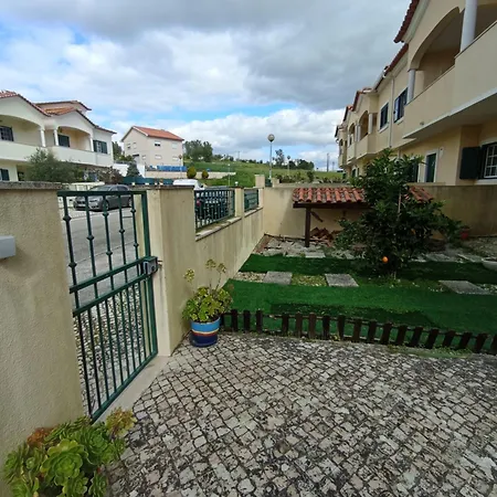 Sossego E Tranquilidade-Valley Guest House-Perto De Lisboa-Estacionamento A Porta Do Alojamento Arruda dos Vinhos Buitenkant foto